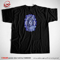 تیشرت مشکی هنری ایرانی با طرح وه چه بی‌ رنگ و بی‌ نشان که منم برند چام 9521