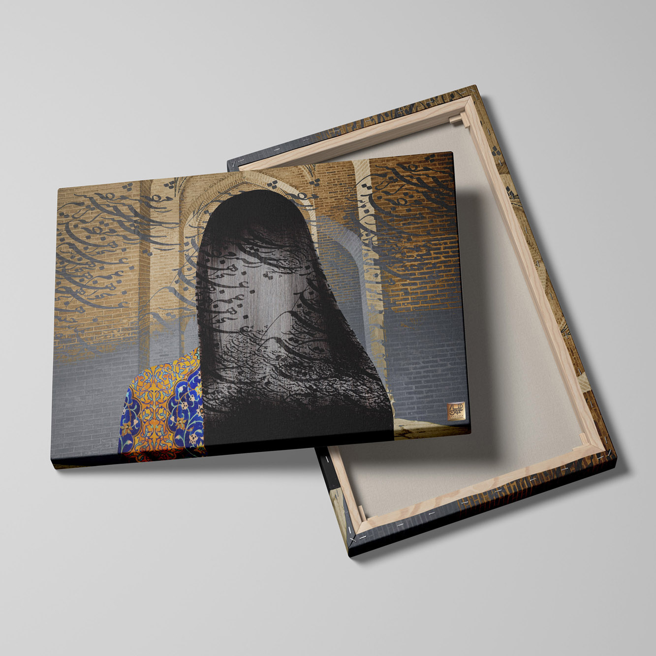 دختر در ساختمانی با معماری ایرانی