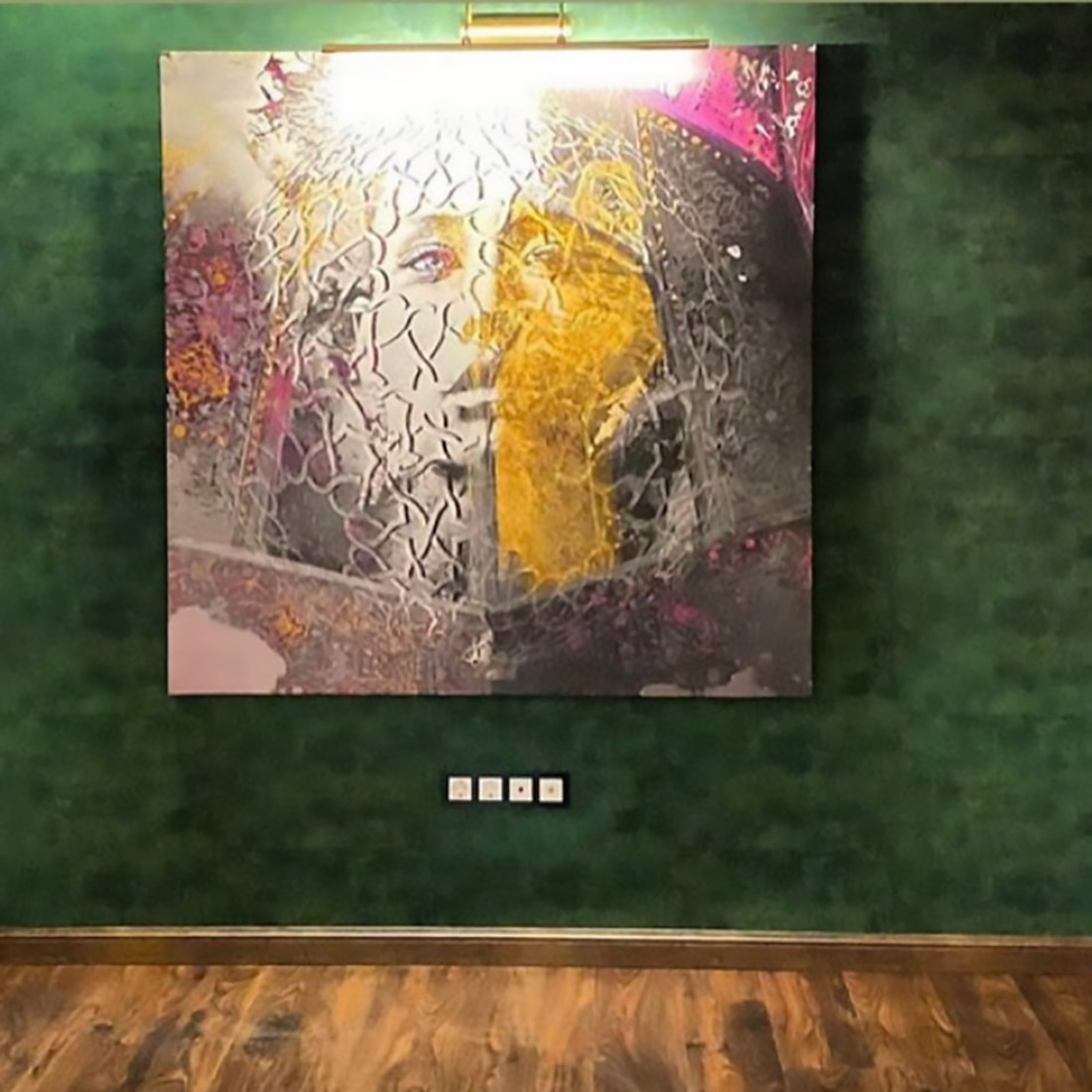 The painting "The face of Mahro with a longing look in the circle of the moon and the star of creation" from Chargoosh Gallery, model 2582