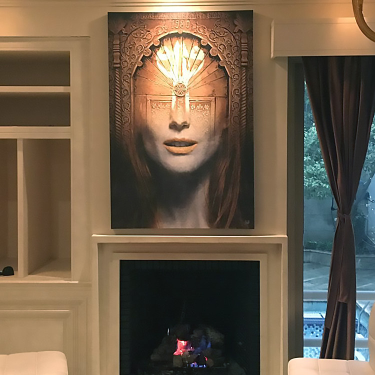 تابلوی نقاشی آستان هویت چهرهای در میان درهای بسته از گالری چارگوش مدل