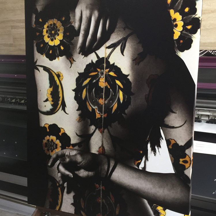 تابلو دکوراتیو، تابلو بوم، خرید تابلو، خرید تابلو نقاشی خط، خرید خوشنویسی، تابلو لوکس، هدیه، نقاشی دیجیتال، خوشنویسی برجسته، نقاشی مدرن