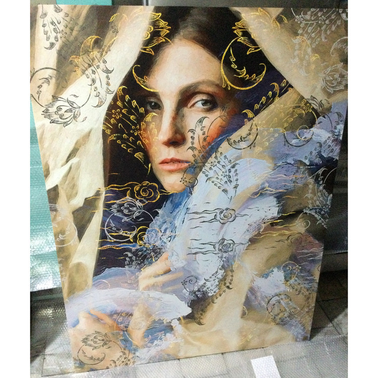 تابلو مدرن بانویی در نسیم صحرا تلاقی واقعیت و رویا از گالری چارگوش