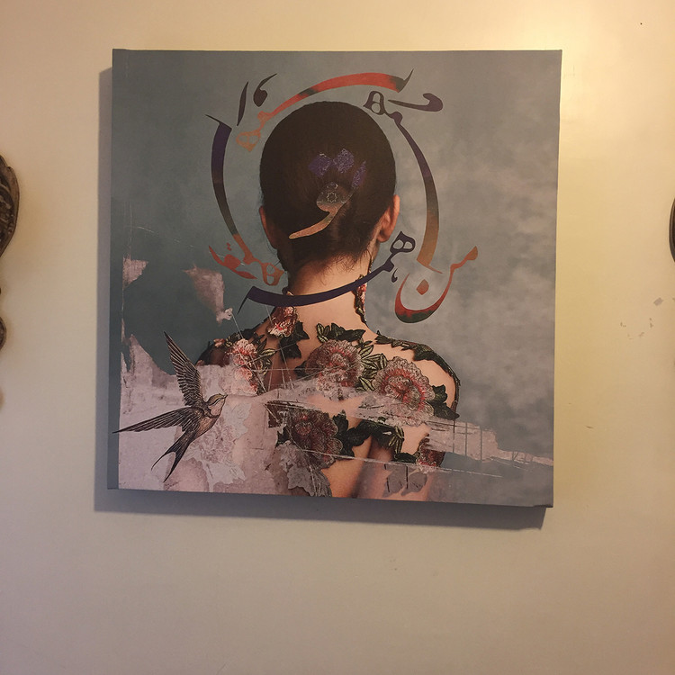 تابلو استحاله گلهای سرخ مینیاتوری روایت پیام آور جان معشوق بر تن عاشق گالری چارگوش مدل 2224 روی دیوار