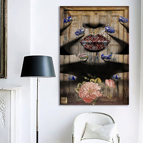 تابلو بانویی در چارچوب درب قدیمی ترسیمشده از دلِ تاریخ، به زبانِ مینیاتور اثر گالری چارگوش مدل 2251