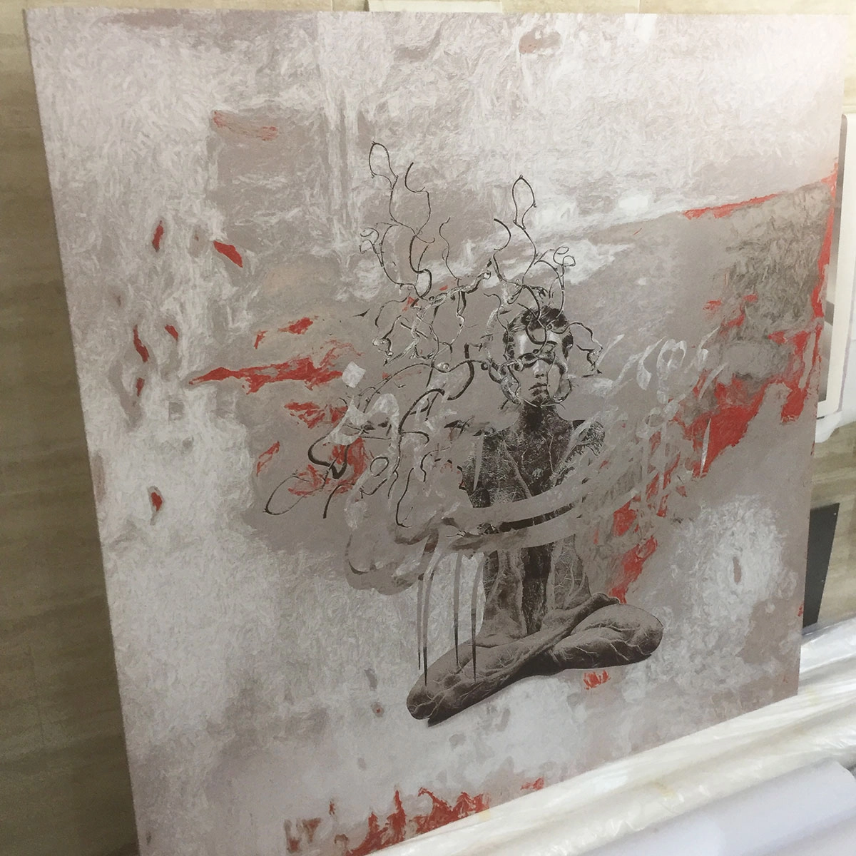 تابلو مراقبه خیام؛ تجسمِ حضور و رهایی در هنرِ احمد قلیزاده | گالری چارگوش مدل 2851 سیاه قرمز