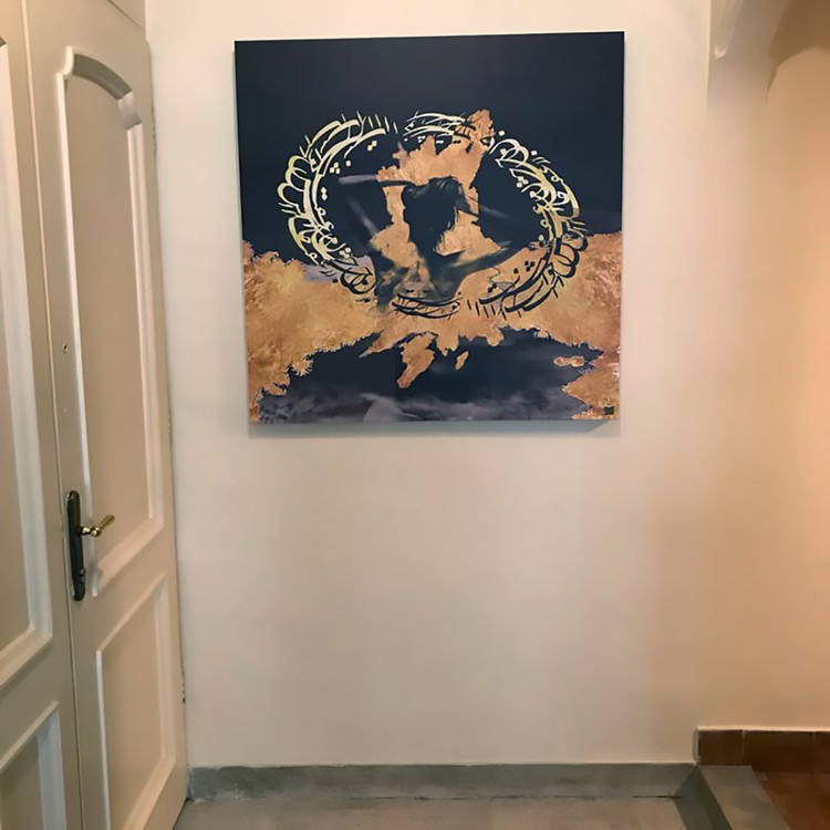 تابلو زنی زرین و دست بر سر زیر سایه حلقه شعر سعدی خوشتر از دوران عشق ایام نیست گالری چارگوش مدل 2970 منزل مشتری