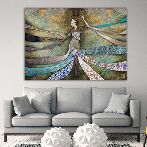 نقاشی بانویی احاطه شده با پارچه ها و شعری از مولانا بر بدنش از گالری چارگوش