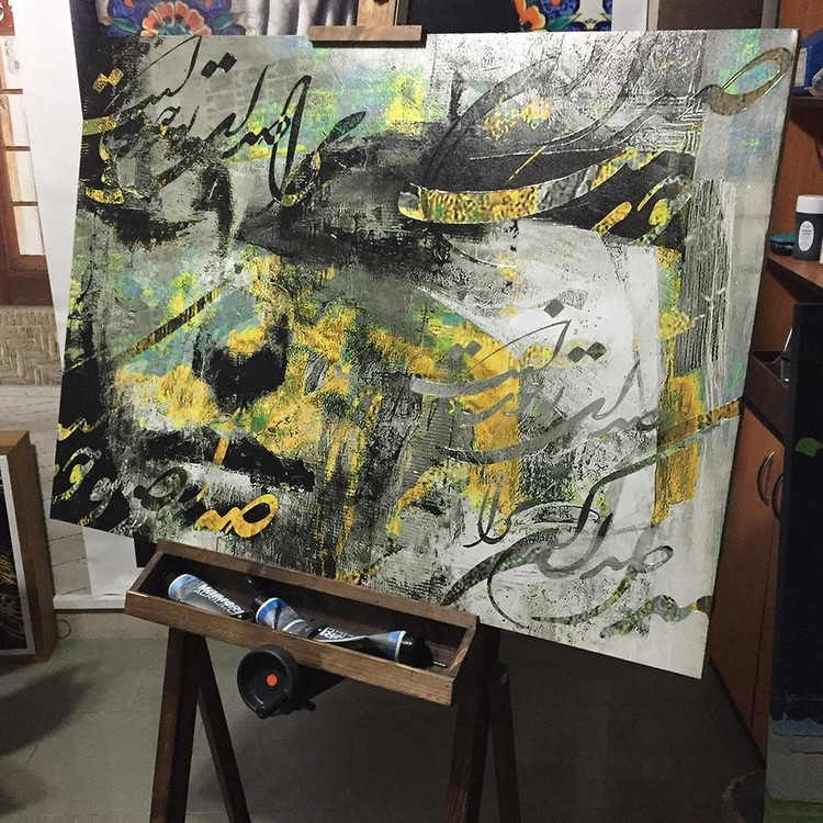 تابلوی چهره زن با چشمان بسته و شعری از سهراب سپهری صدا کن مرا صدای تو خوب است