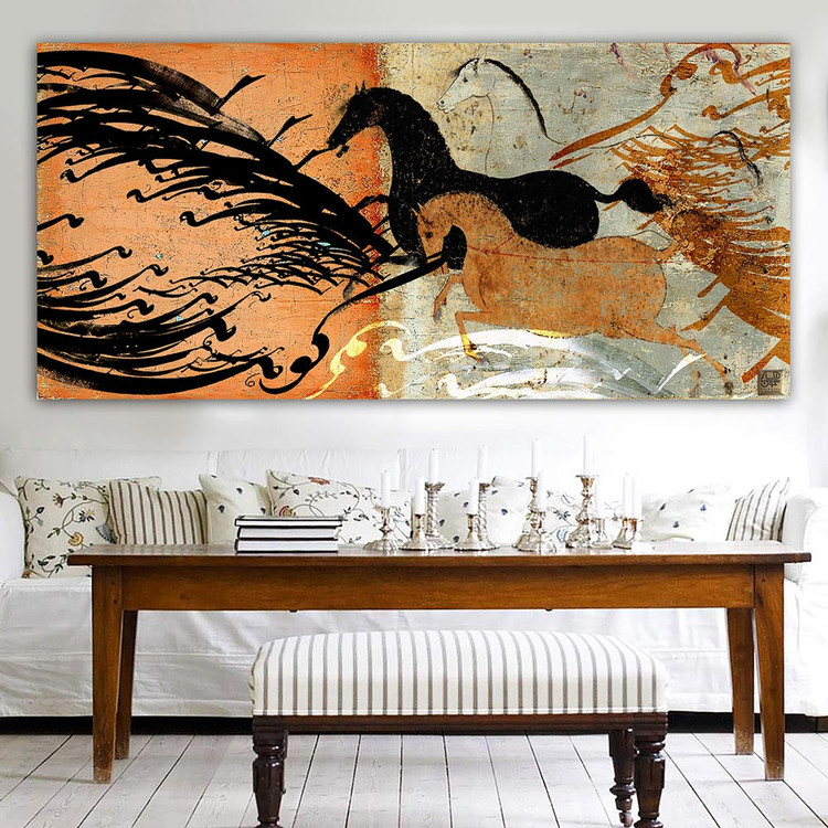 تابلو پاناروما گوهر اسبهای مولانا؛ رقصِ رنگ و غزل در پاییز | گالری چارگوش مدل 6425 بالای میز