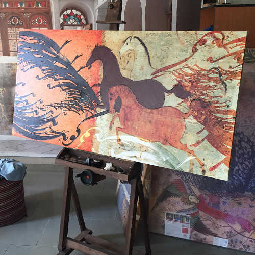 تابلو پاناروما گوهر اسبهای مولانا؛ رقصِ رنگ و غزل در پاییز | گالری چارگوش مدل 6425 رو سه پایه